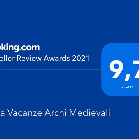 Casa Vacanze Archi Medievali Σαλέρνο Εξωτερικό φωτογραφία